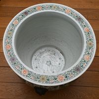 Een indrukwekkend paar zeer grote vissenkommen/cachepots in Kangxi-stijl. - afbeelding 6