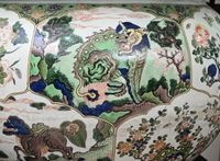 Een indrukwekkend paar zeer grote vissenkommen/cachepots in Kangxi-stijl. - afbeelding 4