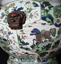 Een indrukwekkend paar zeer grote vissenkommen/cachepots in Kangxi-stijl. - afbeelding 3