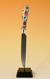 A knife with Chinese porcelain famille verte handle - image 1