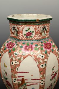 A large Chinese Famille Rose Vase - image 10