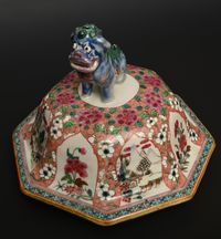 A large Chinese Famille Rose Vase - image 5