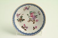 A set of six Chinese porcelain cups and saucers - image 2