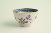 A set of six Chinese porcelain cups and saucers - image 5
