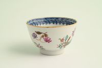 A set of six Chinese porcelain cups and saucers - image 6