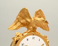 An exceptional Louis Seize mantel clock. - image 3