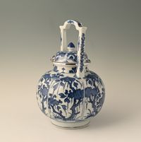 A large Chinese porcelain teapot - image 4