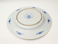 A very large Chinese porcelain dish, diameter 55 cm. - image 3