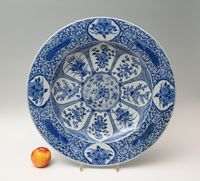 A very large Chinese porcelain dish, diameter 55 cm. - image 2