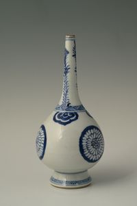 A Chinese porcelain rosewater sprinkler - image 3
