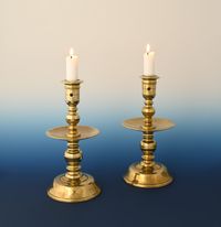 Une paire de bougeoirs Heemskerk - image 2
