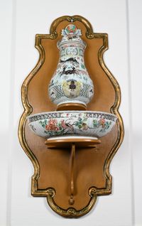 A Chinese famille verte porcelain cistern - image 4