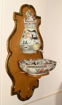 A Chinese famille verte porcelain cistern - image 2