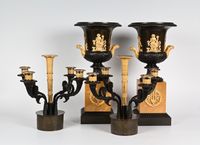 Een paar Franse Empire Campana-medicivazen met originele kandelaaropzetstukken. - afbeelding 5