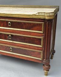 Miniature commode - image 1