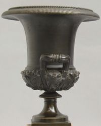 Bronze Medici vases on marble bases - image 3