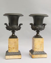 Bronze Medici vases on marble bases - image 1