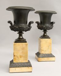 Bronze Medici vases on marble bases - image 5