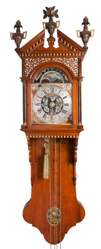 Een zeer zeldzame Friese iepenhouten dubbelkaps staartklok met speelwerk Klaas Andriese circa 1810 - afbeelding 1