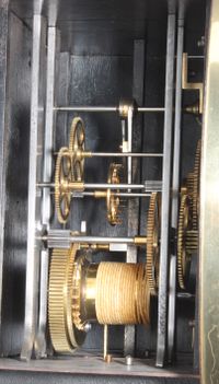Een goede Franse 'Comtoise' ijzer en messing wandregulateur circa 1860 - afbeelding 5