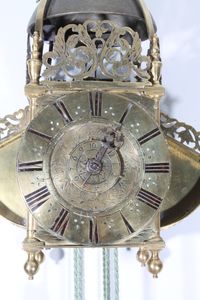 A good English brass striking and alarm 'wings' lantern clock, circa 1680 - image 2