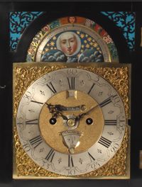 Een Hollandse gezwarte tafelklok met datum, dag en maanfase, door J.P. Kroese, omstreeks 1740 - afbeelding 3