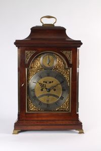 Een zeldzame Duitse mahonie tafelklok met 8-daags uurwerk gesigneerd Peter Behrems Schleswig, circa 1770. - afbeelding 6