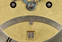 Een zeldzame Duitse mahonie tafelklok met 8-daags uurwerk gesigneerd Peter Behrems Schleswig, circa 1770. - afbeelding 5