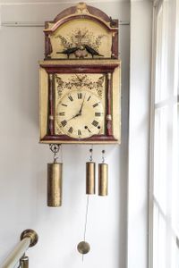 Een zeldzame Duitse Schwarzwald orgel speelklok met vogelautomaat, circa 1820. - afbeelding 3