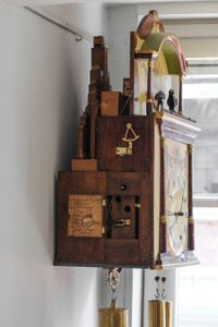 Een zeldzame Duitse Schwarzwald orgel speelklok met vogelautomaat, circa 1820. - afbeelding 5