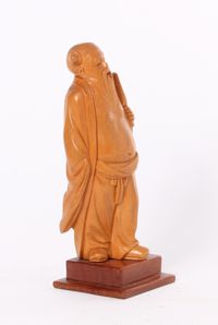 A lovely Chinese carved boxwood sculpture of a man, circa 1920. - image 5