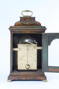 Een Engels verlakte chinoiserie tafelklok, omstreeks 1750 - afbeelding 6