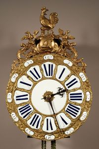 Een franse cartouche lantaarnklok, ca 1750, met gaand slag- en wekkerwerk, spillegang. - afbeelding 2