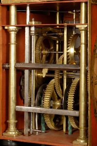 Een goede veelkleurige Gelderse stoelklok, door Goslink Ruempol, 1746 - afbeelding 4