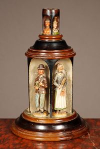 Een erg zeldzaam Zuid Duits/Oostenrijks gestoken draaiend doosje met kooplieden, ca 1850. - afbeelding 4