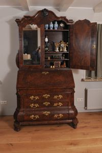 A fantastic Dutch burr walnut bureau bookcase with mirror doors, circa 1740. - image 10