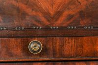 Een Hollands mahoniehouten cilinderbureau, omstreeks 1770 - afbeelding 6