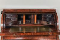 Een Hollands mahoniehouten cilinderbureau, omstreeks 1770 - afbeelding 5