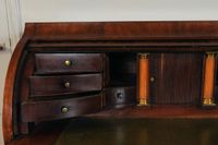 Een Hollands mahoniehouten cilinderbureau, omstreeks 1770 - afbeelding 3