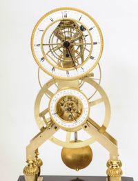 Een Franse Directoire messing en zwart marmeren skeletklok, omstreeks 1795 - afbeelding 3