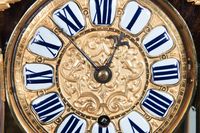 Small Decorative Louis XIV Boulle Inlaid Bracket Clock, circa 1720 - image 9
