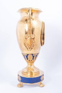 Decorative Paris Porcelain Urn Clock, circa 1810 - image 3