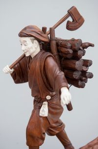 A good and very nice detailed Japanese lumberjack sculpture, signed, Circa 1900 - image 4