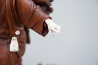 A good and very nice detailed Japanese lumberjack sculpture, signed, Circa 1900 - image 5