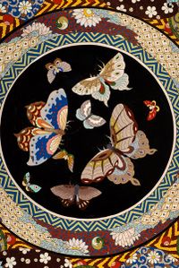 A large probably Japanese Cloisonné Charger from Meiji, circa 1900 - image 3