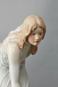 A German Meissen porcelain ‘KügelSpielerin’ by Walter Scott, circa 1890 - image 6