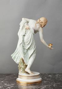 A German Meissen porcelain ‘KügelSpielerin’ by Walter Scott, circa 1890 - image 3