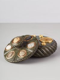 A southern Italian intaglio-inset serpentine marble 'Grand Tour' inkwell - image 2