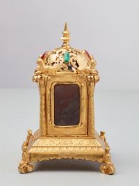 An important English ‘tabernacle’ small travelling clock by Emanuel Brothers, circa 1860 - image 3