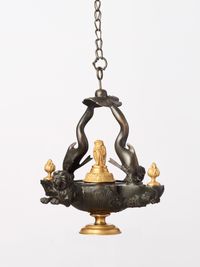 Ornament op voetstuk met hangelement - afbeelding 3